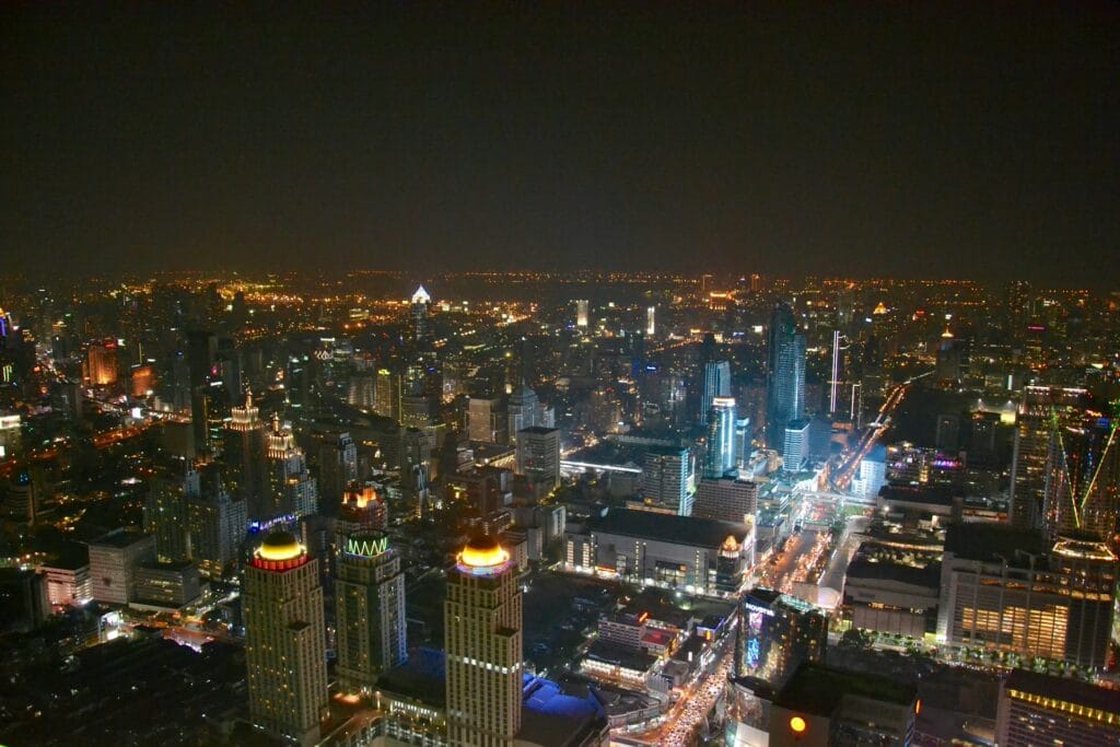 what nobody tells you about moving abroad alone