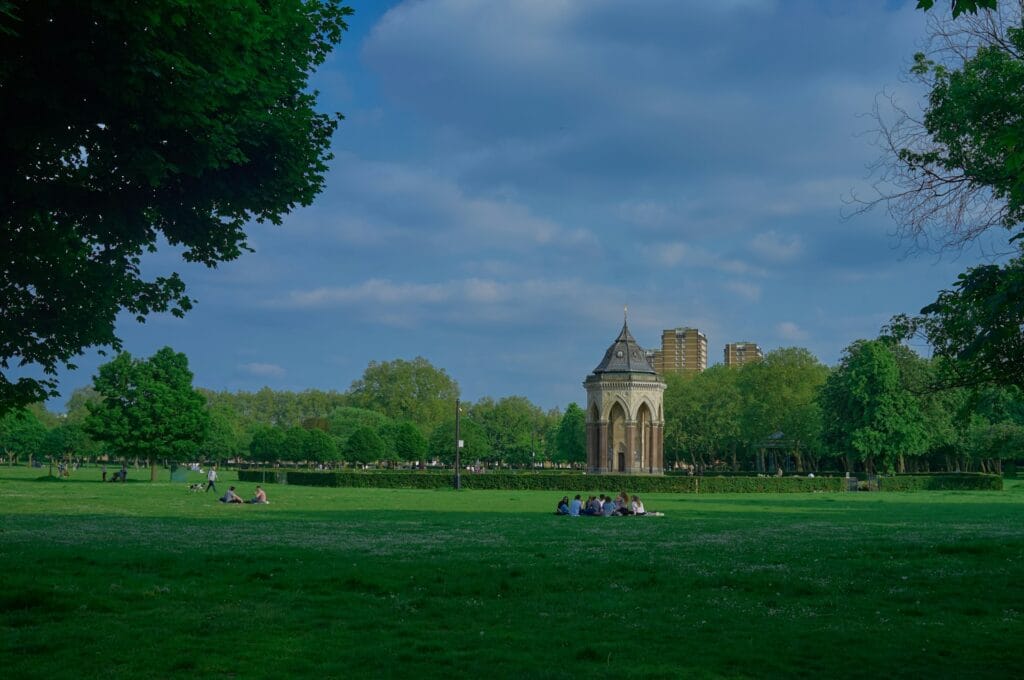 evening walks in victoria park