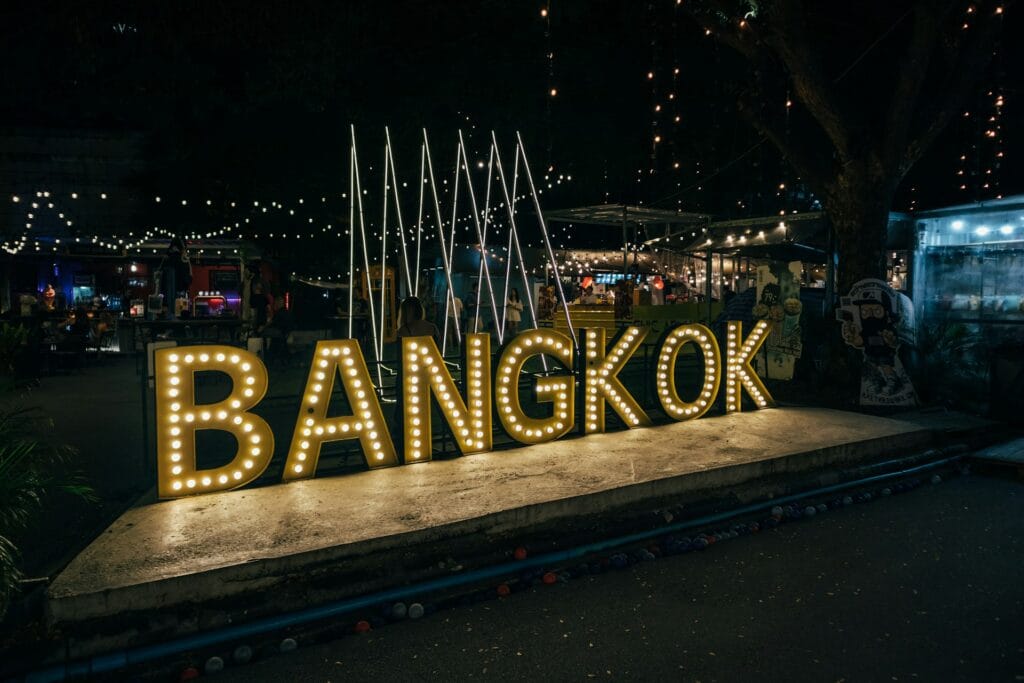 Bangkok night: what a Grab driver taught me about leaving
